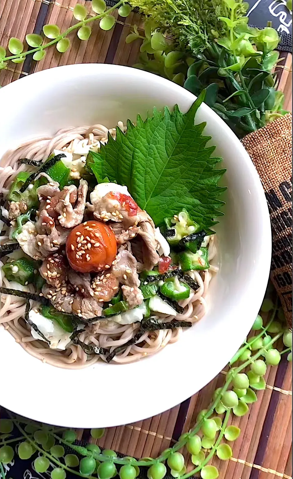 豚しゃぶとたたき長芋の梅オクラぶっかけ蕎麦|MAPITEEさん