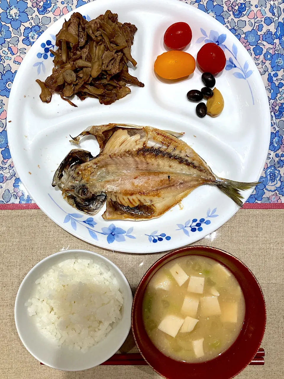 Snapdishの料理写真:鯵の干物と牛肉舞茸炒め|おしゃべり献立さん