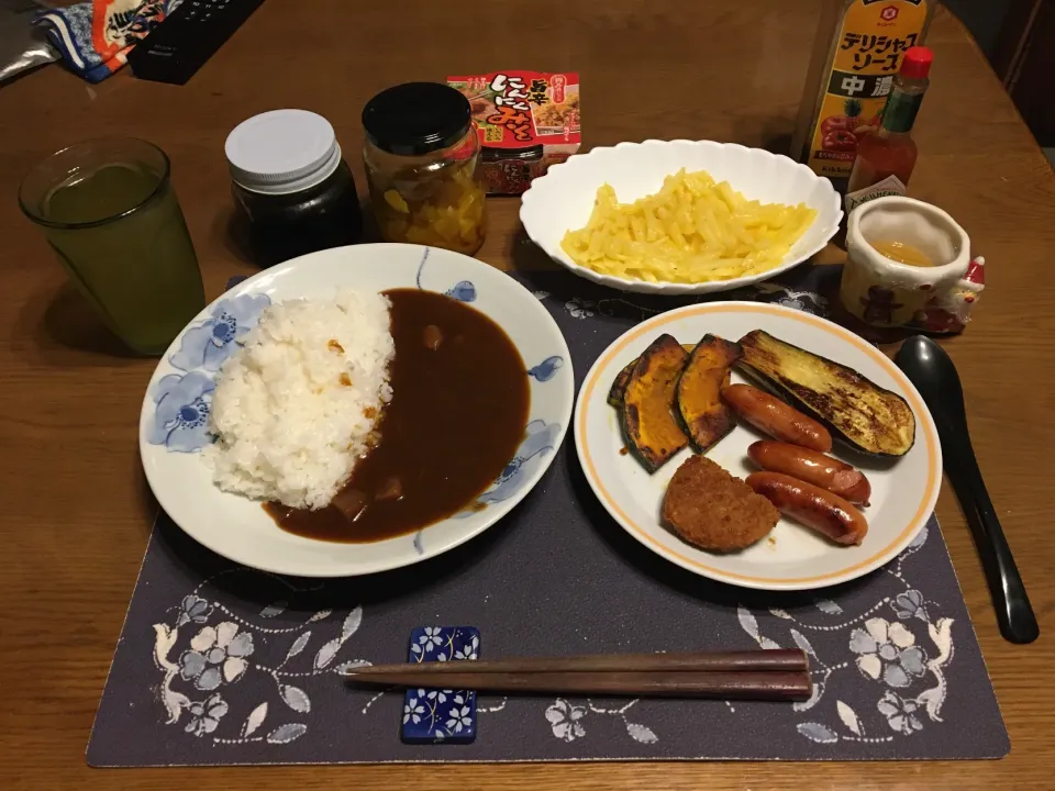 Snapdishの料理写真:カレーライス、ジャガイモのチーズソテー、肉野菜ソテー、ニンニク味噌、岩海苔、寒天(夕飯)|enarinさん