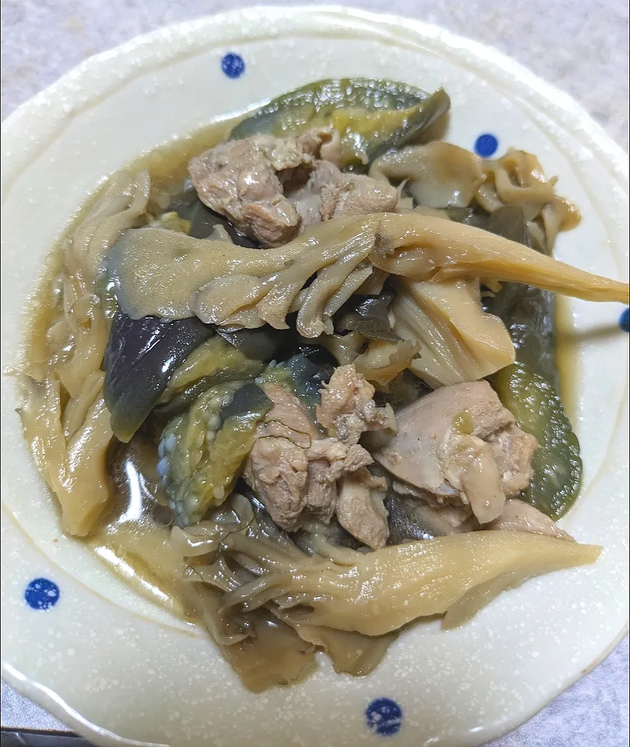 茄子と舞茸と鶏肉の煮物。|郁ちゃんさん