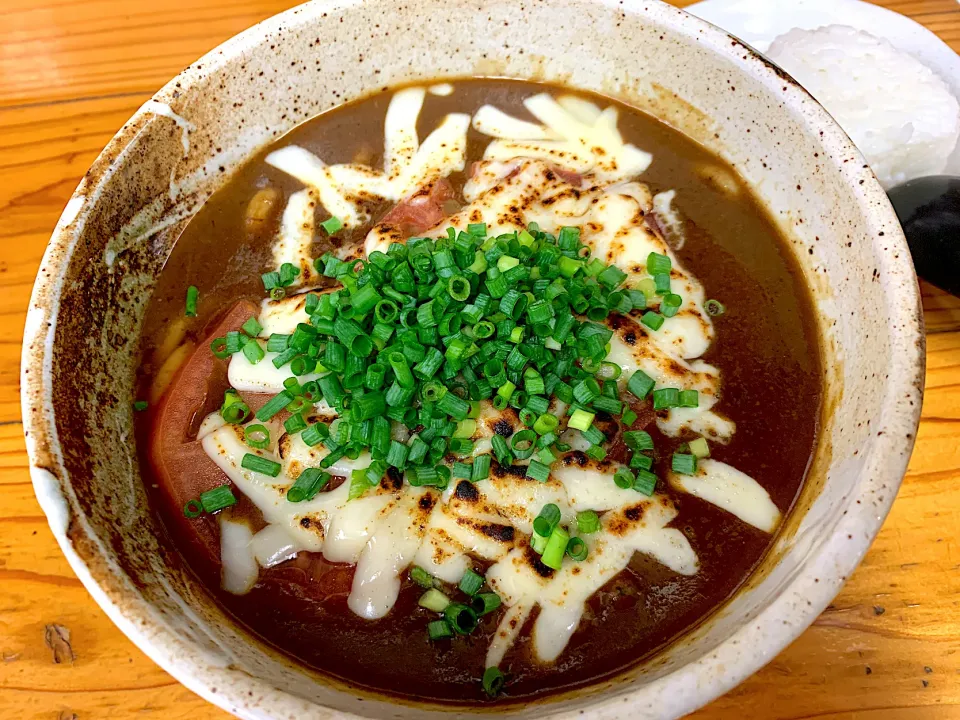 焦がしとまとチーズカレーうどん|ぶりっとさん