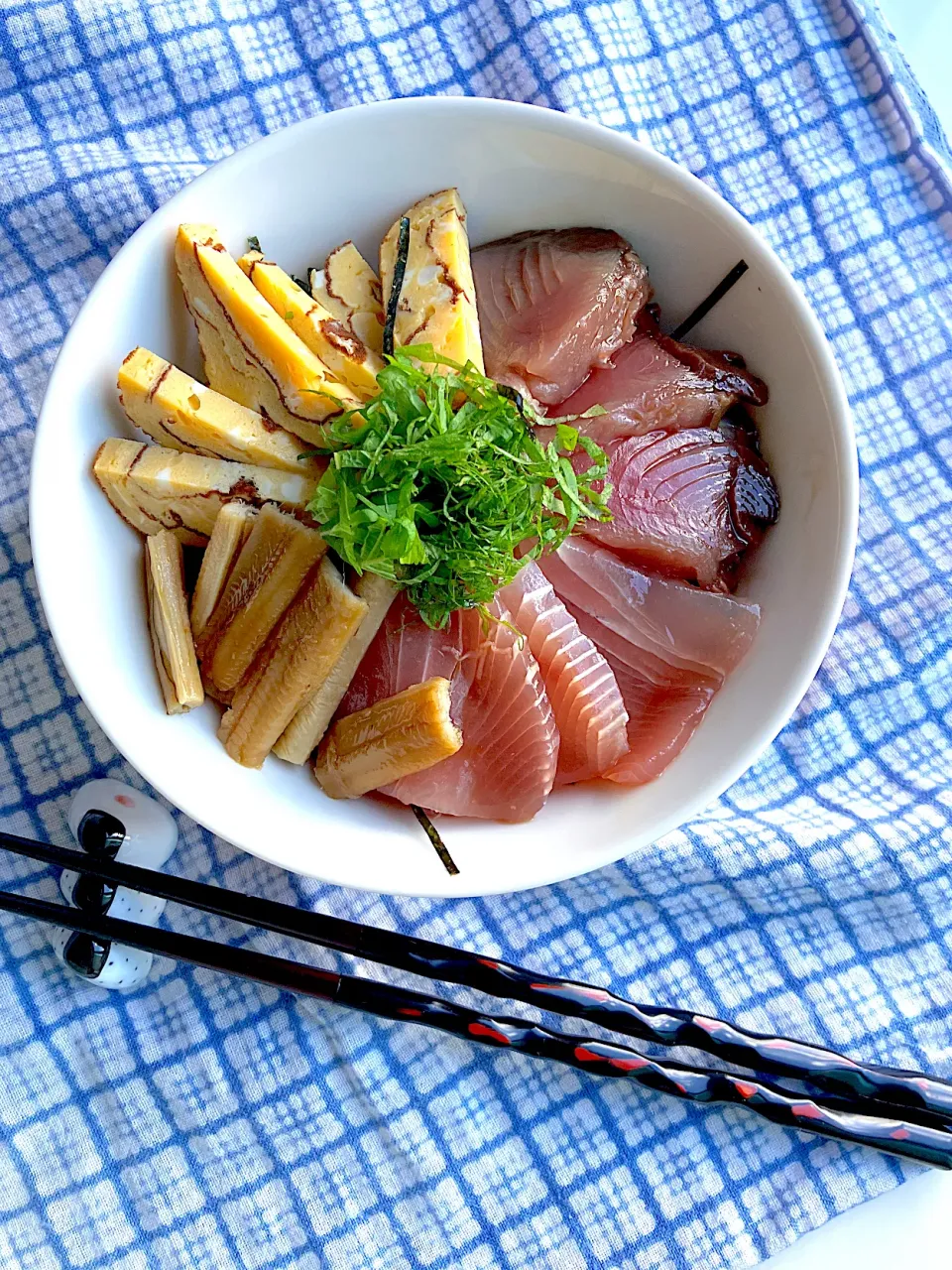 朝ごはんは海鮮丼|コマツ菜さん