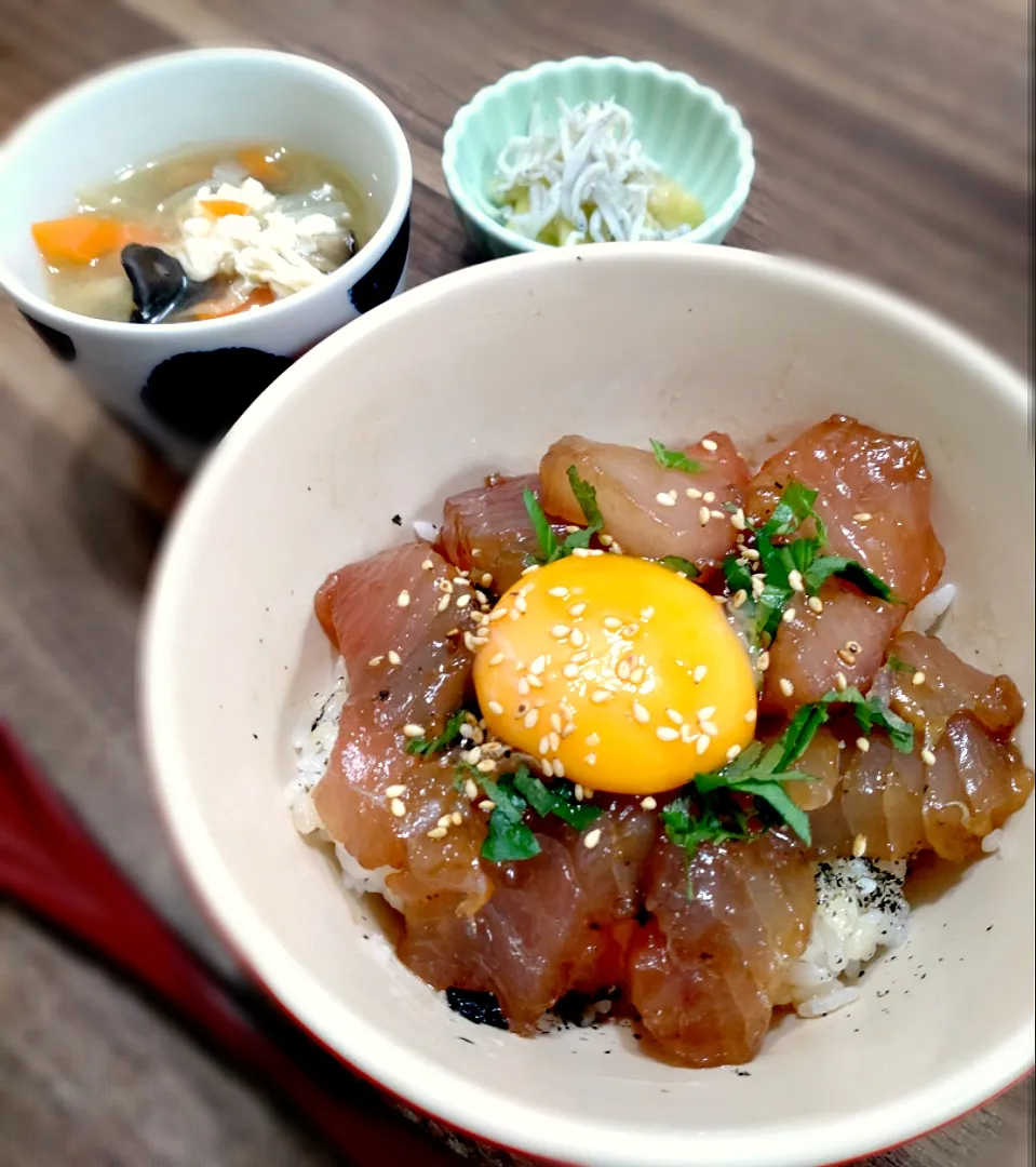 Snapdishの料理写真:びんちょうまぐろの漬け丼|ゆりちさん