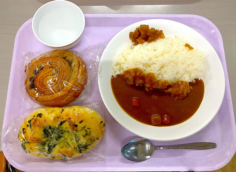 昼食
北大の中央食堂でカレーライス|🌻ako ·͜·♡peco🌻さん