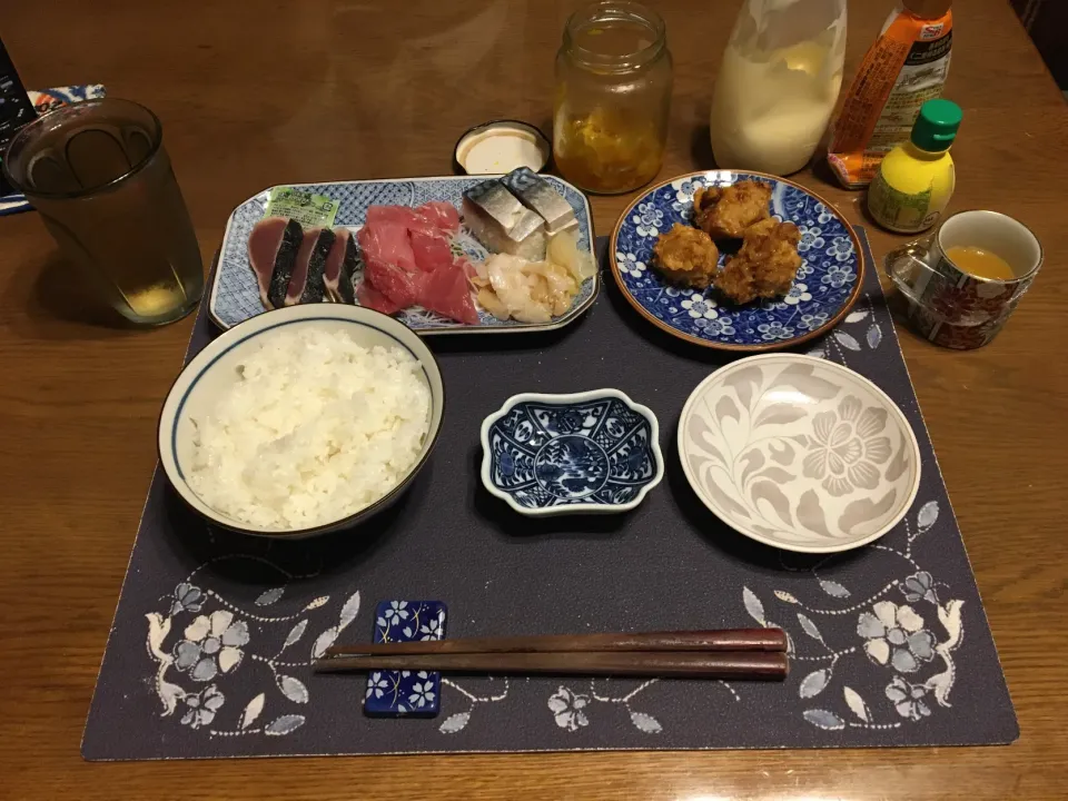 生きはだまぐろのぶつ切り、鰹のたたき、つぶ貝のお造り、バッテラ、鳥の唐揚げ(夕飯)|enarinさん