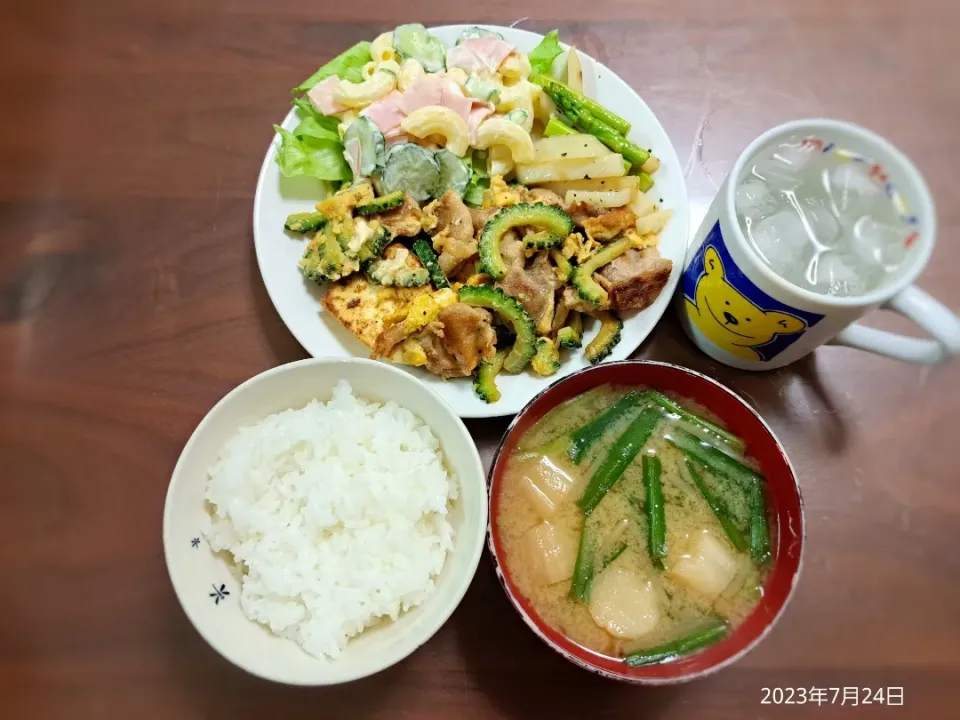 2023年7月24日の晩ご飯
ゴーヤチャンプルー
マカロニサラダ
じゃがいもとアスパラのバター醤油炒め
ニラとお麩のお味噌汁
焼酎水割り|ソラ♂のご飯さん