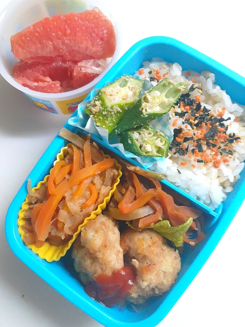 Snapdishの料理写真:☆小３弁当☆夏休み終了＼(^-^)／玄米入り鮭若芽ごはん、金平牛蒡、切干大根、ハンバーグ、オクラゴマ和え、G.F|ｼｮｺﾗさん