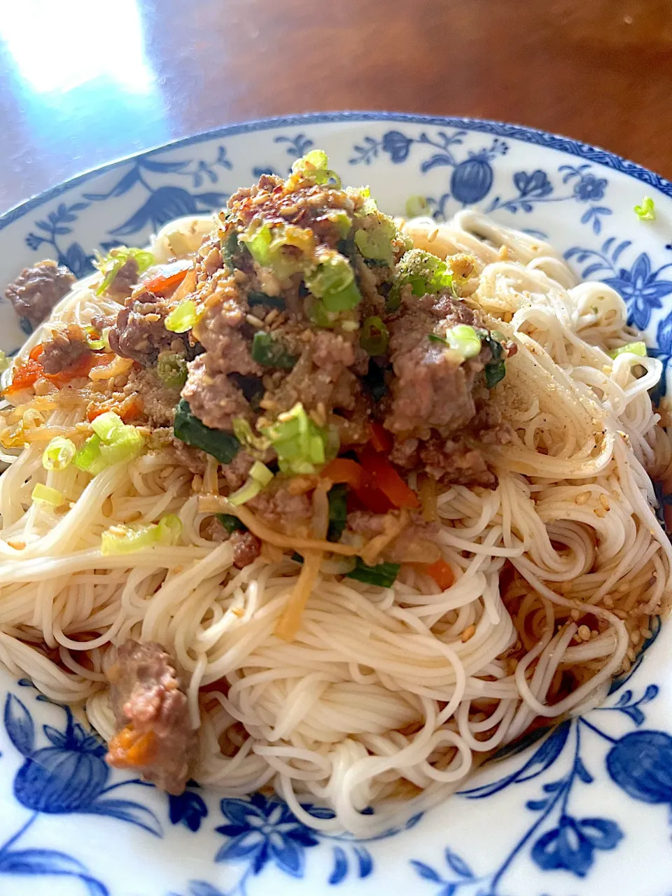 肉味噌もやしの残ったとこを乗っけた素麺|さんだーさん