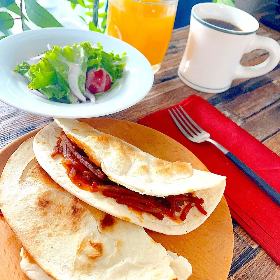 今朝はかる〜く ブリトーサンド🌮🥗☕️|S の食卓2さん