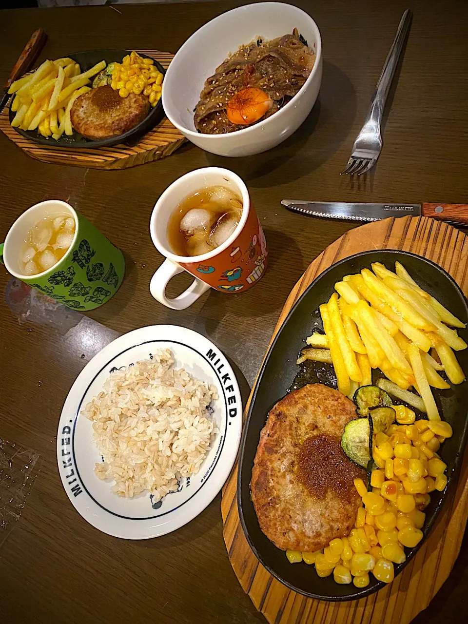 ハンバーグ　フレンチフライ　コーンソテー　カルビ焼肉丼　アイスティー|ch＊K*∀o(^^*)♪さん