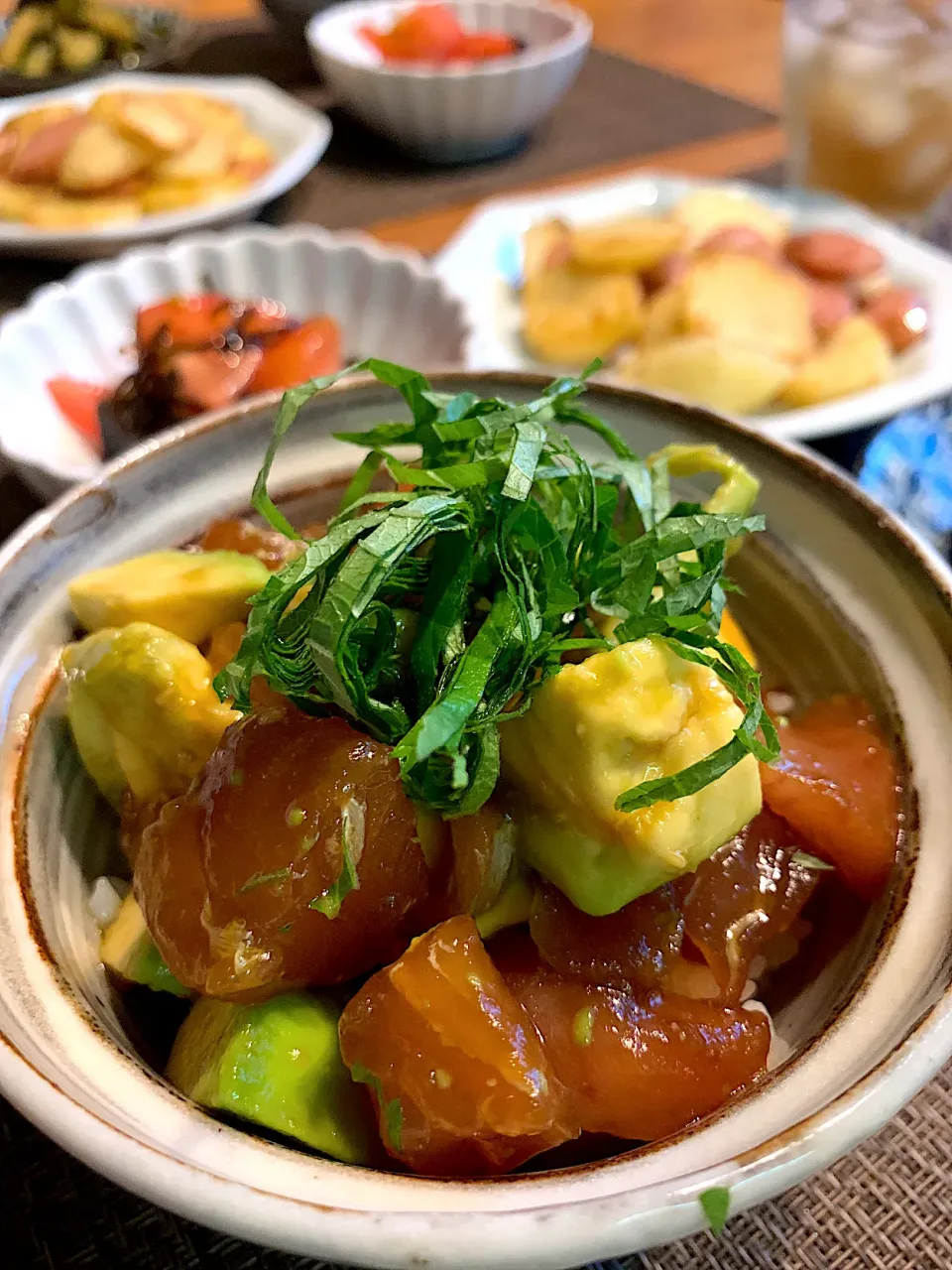 Snapdishの料理写真:鮪とアボカドの漬け丼|いちごさん