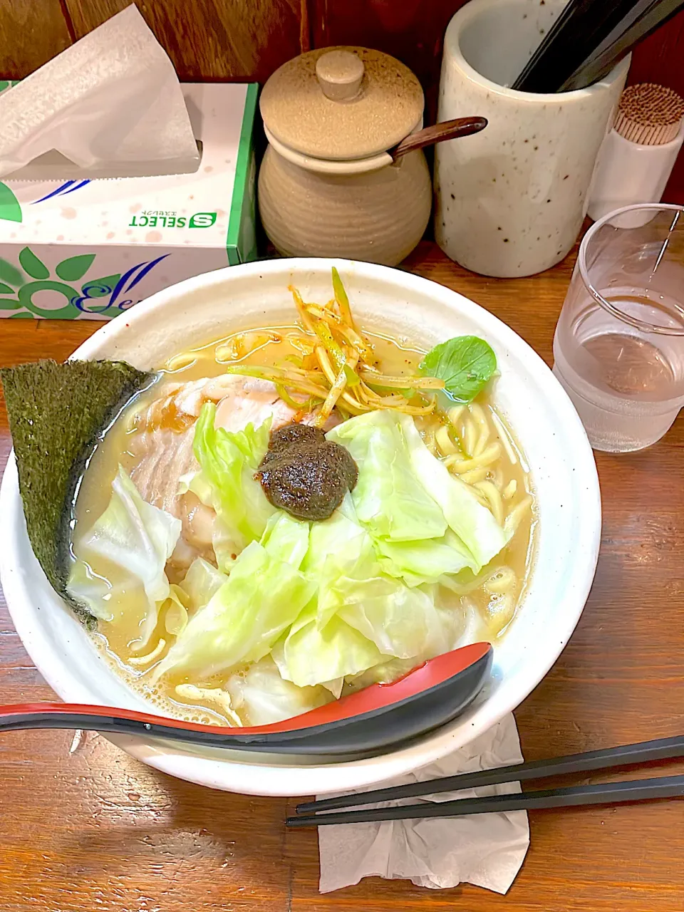 Snapdishの料理写真:岩本町『』さんの醤油ラーメン|ぽんぽこまめだ。さん