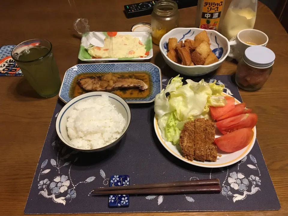 ぶり照り、メンチカツ、サラダ、辛子明太子、ポテトサラダ(夕飯)|enarinさん