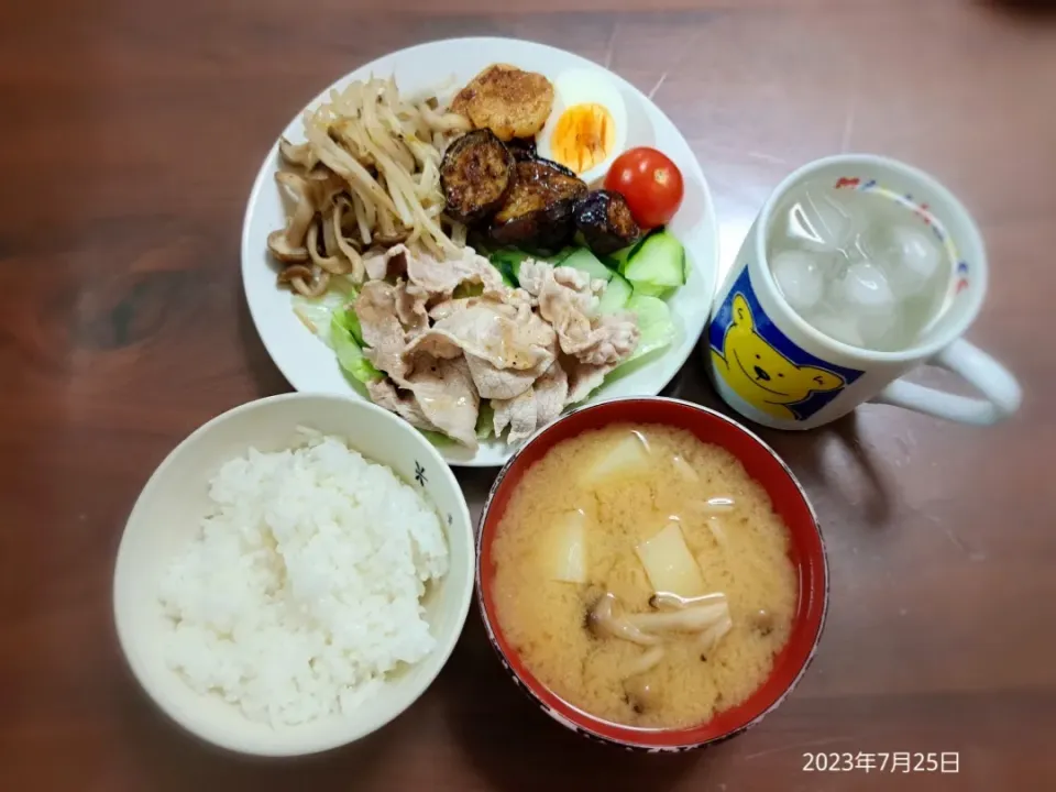 2023年7月25日の晩ご飯
豚しゃぶ
きのこともやしの炒めもの
長芋と茄子の生姜焼き
じゃがいもとしめじのお味噌汁
焼酎水割り|ソラ♂のご飯さん