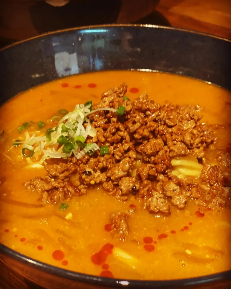 Lunch ! Lunch ! 
Homemade TanTan men Spicy 🌶️ Noodles 🍜 with Miso Mince Beef & Chives 
#noodles #chives 
#soup #chefemanuel 
#homecooking 
#ilocecooking|Emanuel Hayashiさん