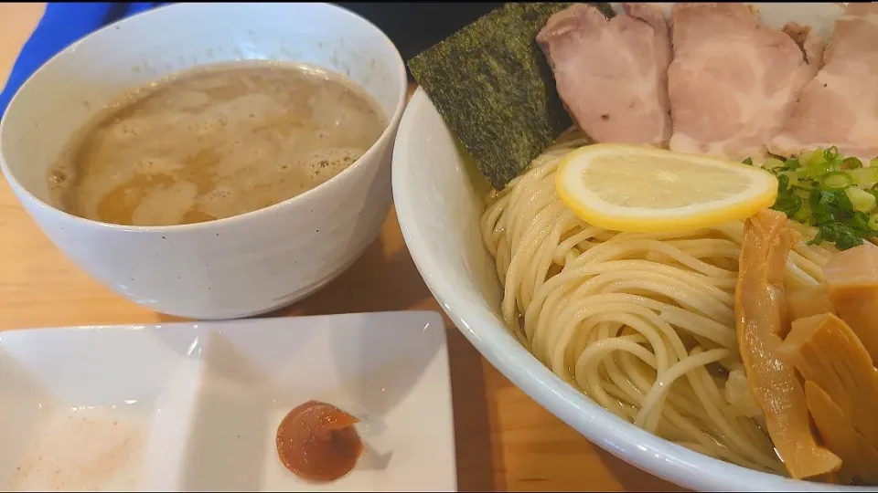 【本日の限定】
中華蕎麦 ジンベエ
昆布水のつけ中華 (300g、1,100円)
＋極太メンマ (50円)
＠西巣鴨3分 
(JR板橋駅から徒歩10分)
23198 (209,765)|大脇さん