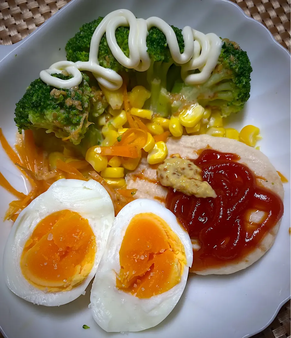 サラダチキンとブロッコリー🥦とゆで卵🥚|すくらんぶるえっぐさん