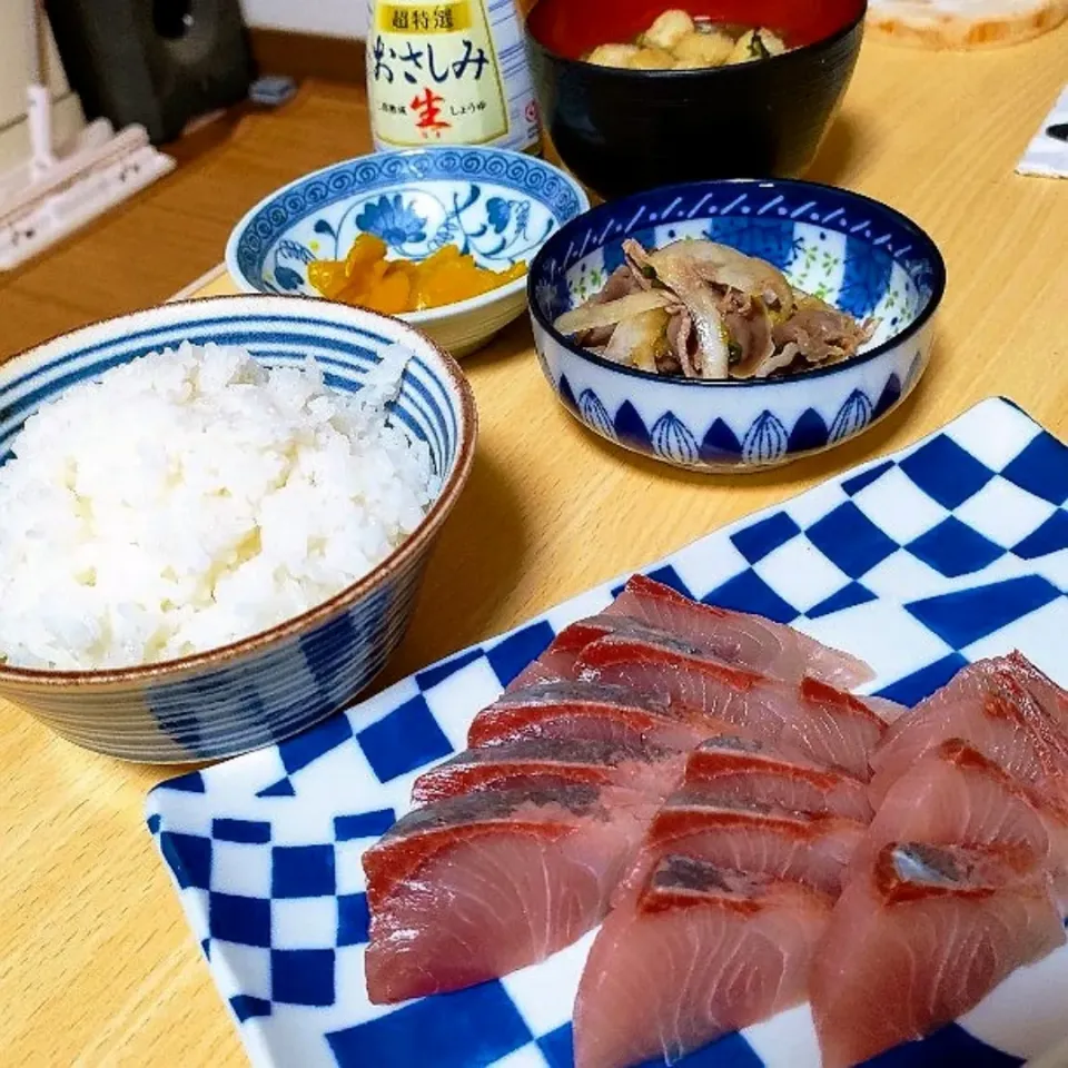 ハマチ刺定食。
小鉢は砂肝ポン酢。|ariyo4200さん