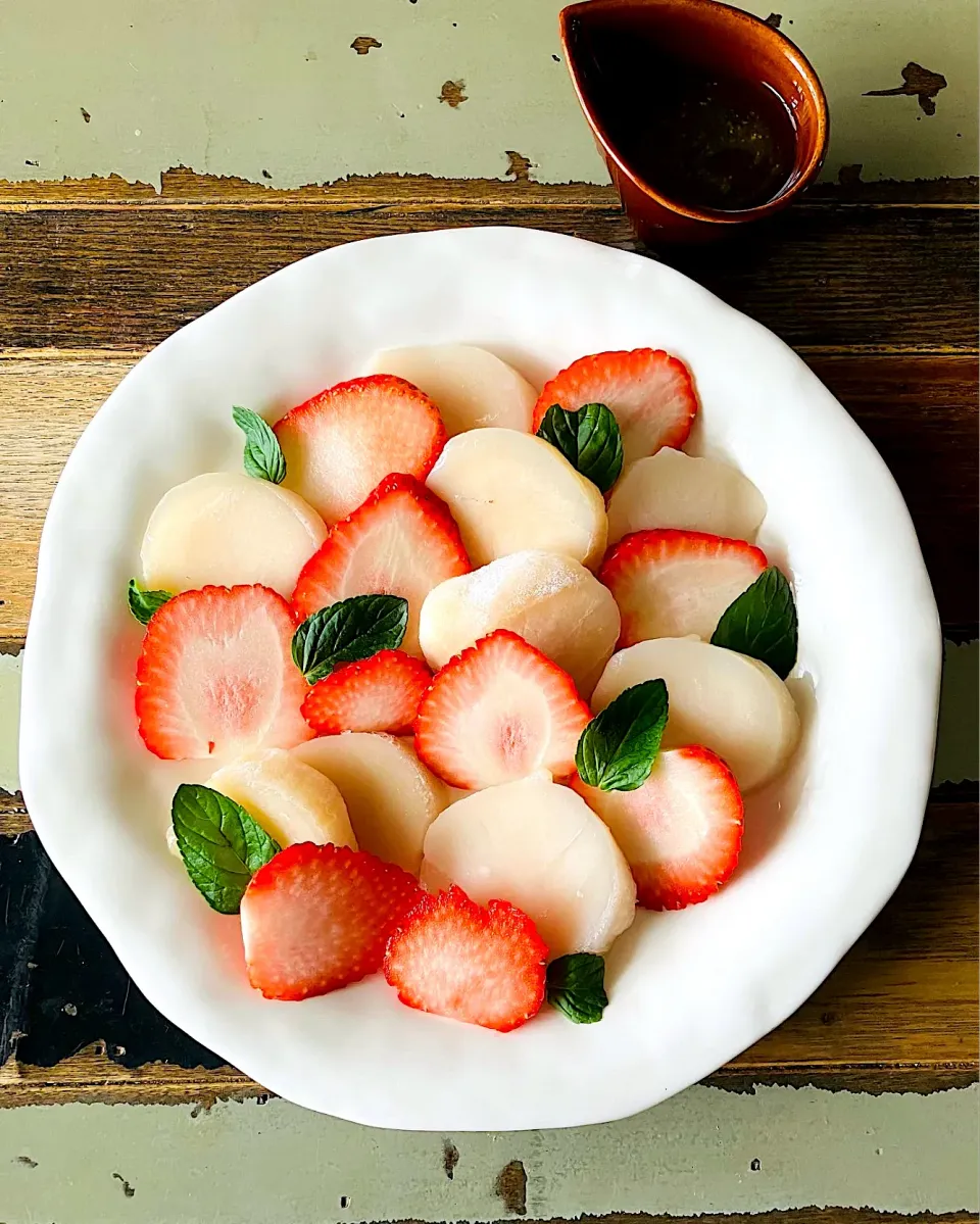 Snapdishの料理写真:帆立と苺マリネ🍓🍓|にしお ゆかりさん