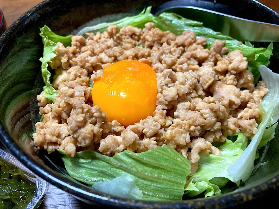 鶏そぼろ丼|はっちぃさん