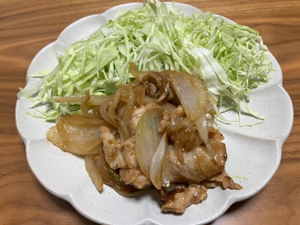 Snapdishの料理写真:玉ねぎと豚こまの生姜焼き|Masatoさん