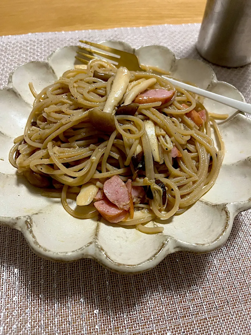 Snapdishの料理写真:今日の夜ごはん~色々きのことウインナーの和風パスタ~|ゆかｕさん