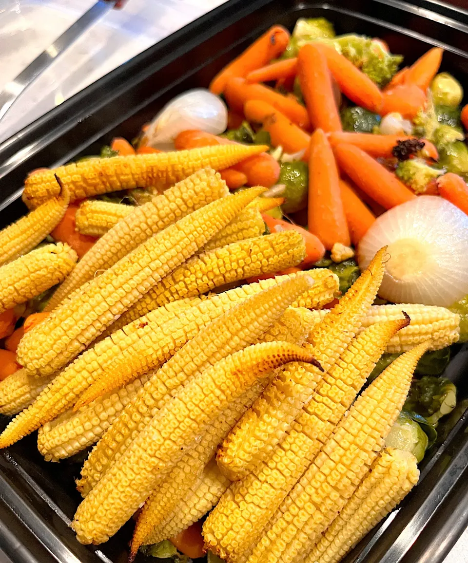 Snapdishの料理写真:Roasted Baby Corn, Carrots & Brussels sprouts|🌺IAnneさん