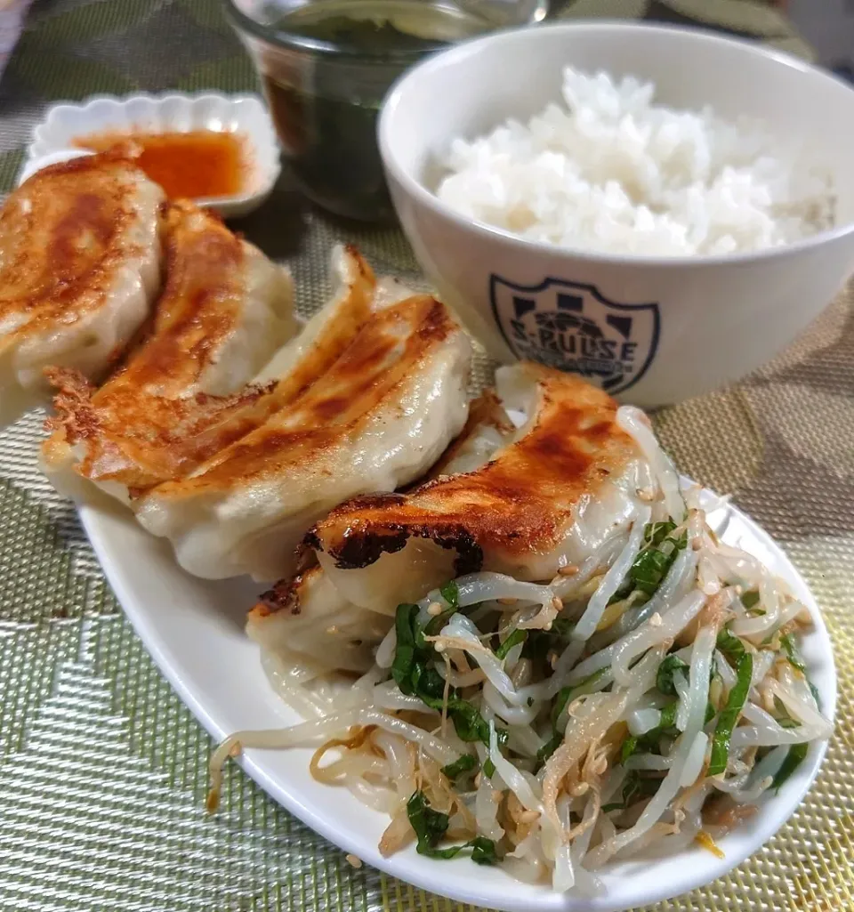 餃子定食
~もやし大葉ナムルを添えて|マギーさん