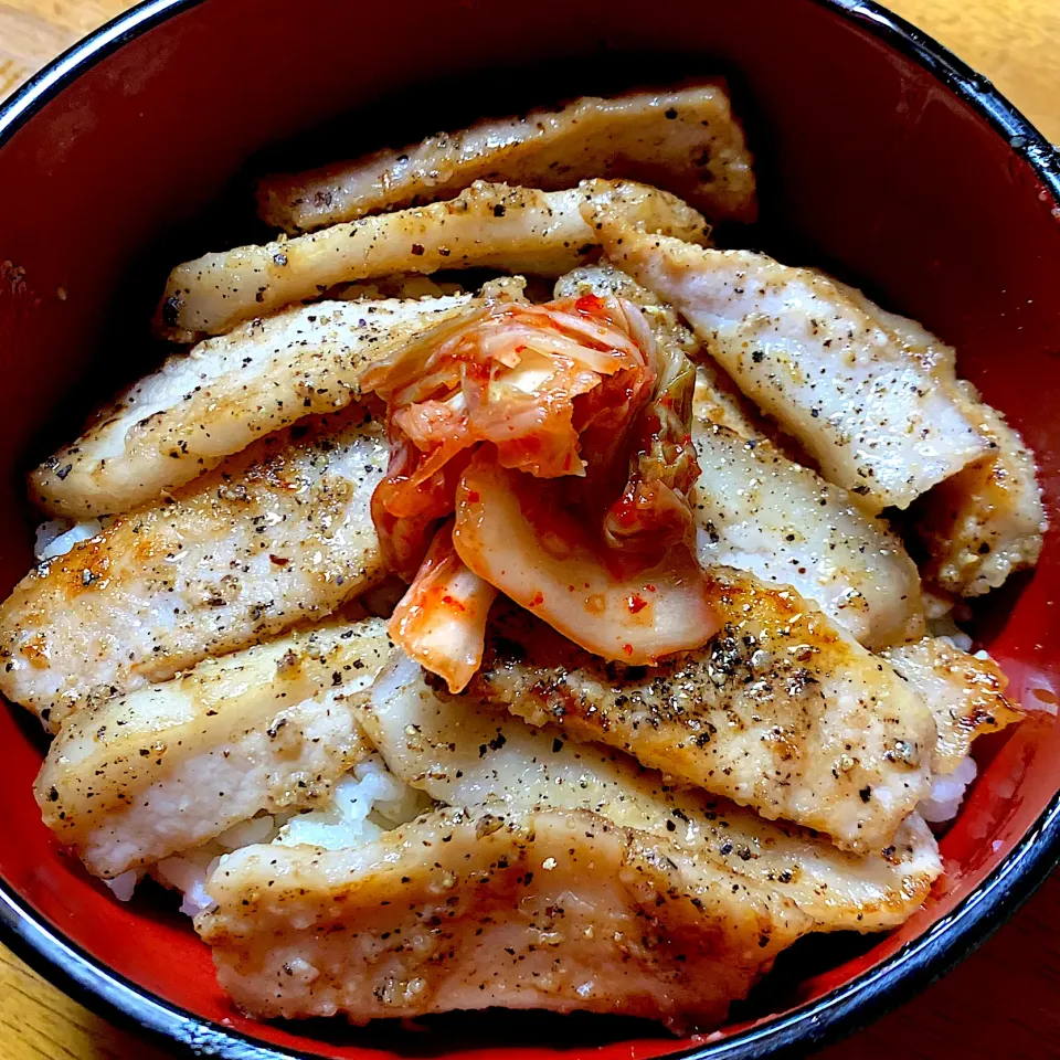 Snapdishの料理写真:豚トロのからし焼き丼^_^|きよっさんさん