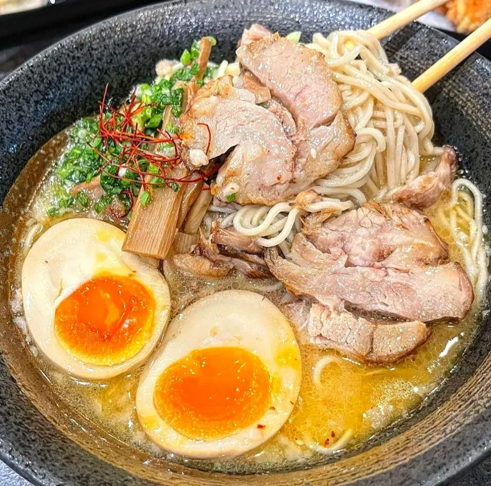 Miso Chashu Ramen 🍜
...
...
Mmmmm... Full of Umami-Rich Ground Pork & Chicken Broth! 🤤💖|An'leeさん