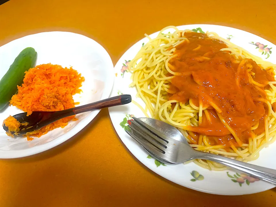 渡り蟹のトマトクリームパスタ・人参のすりおろし🥕|ゆりさん