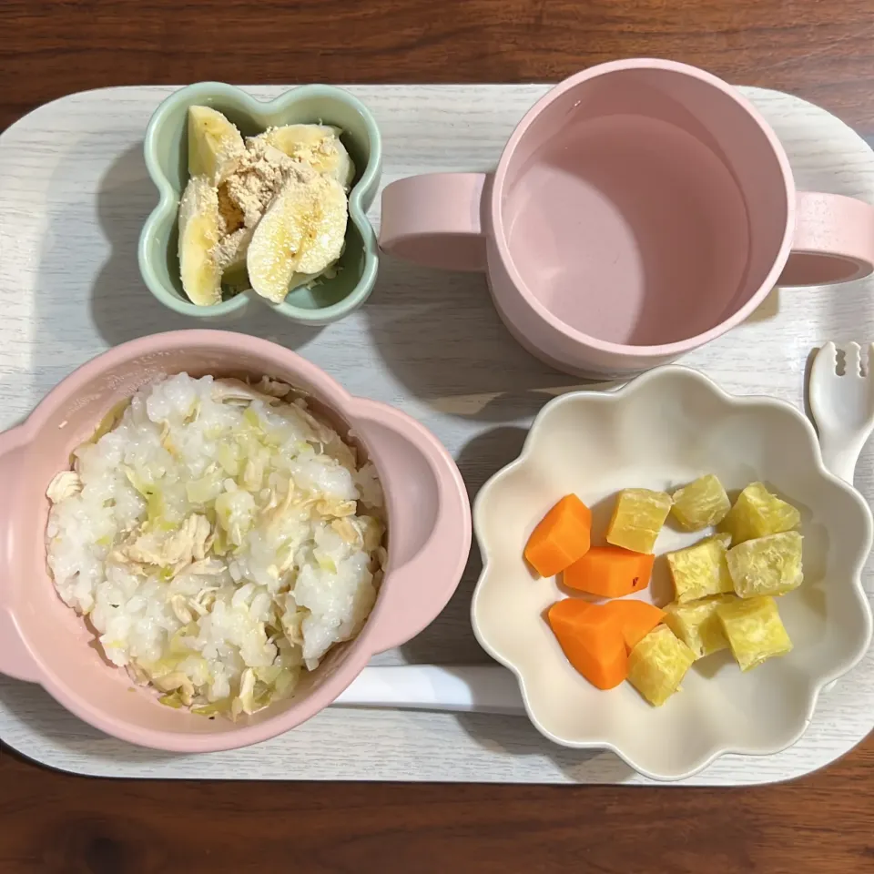 Snapdishの料理写真:ささみとキャベツのまぜごはん、さつまいも、にんじん、きなこバナナ、湯冷し|km2571さん