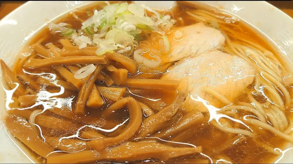 【1956年創業】
中華そば 共楽
竹の子そば (葱多め、1,000円)
＋麺大盛 (50g、50円)
@銀座2分、銀座一丁目、東銀座
(JR有楽町駅から徒歩6分)
23200 (212,115)|大脇さん