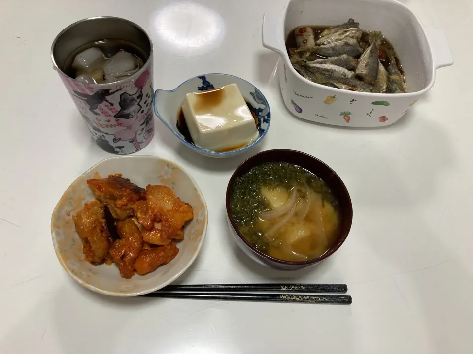 晩御飯☆鶏のオーロラソース炒め☆冷奴☆鯵の南蛮漬け☆みそ汁（じゃが芋・玉葱・あおさ）鯵の南蛮漬けはパパリクエスト。|Saharaさん