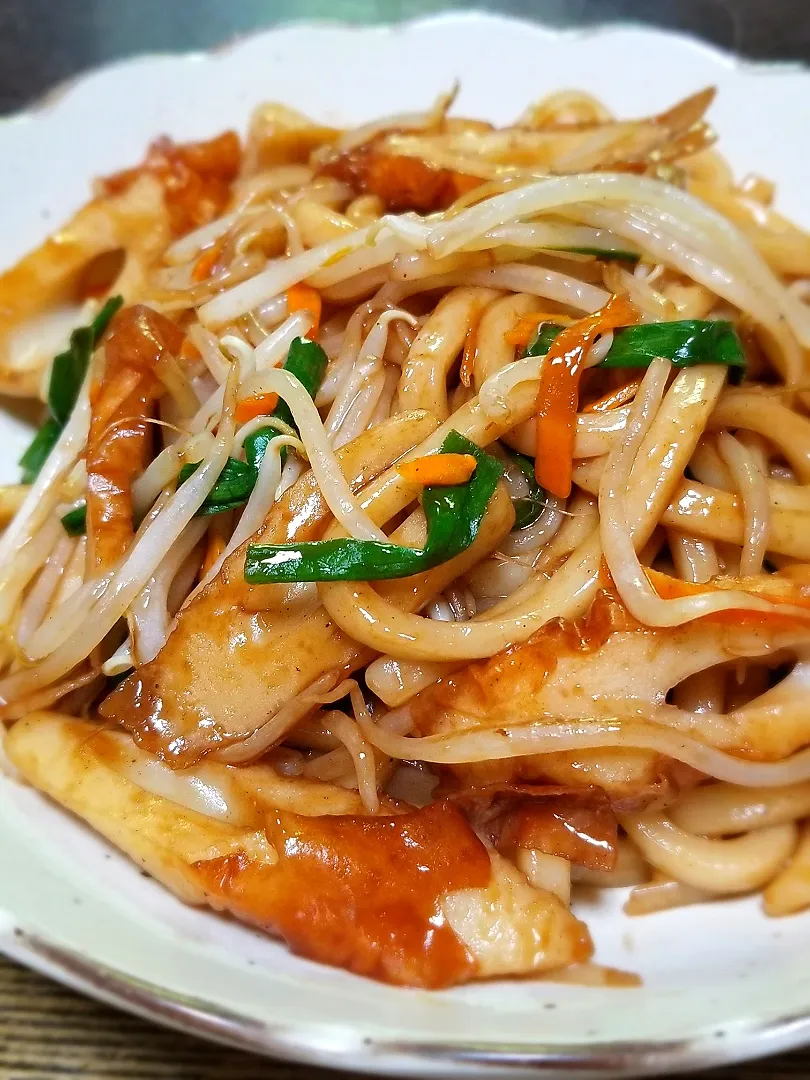 パパ作👨ちくわdeソース焼きうどん|ぱんだのままんさん