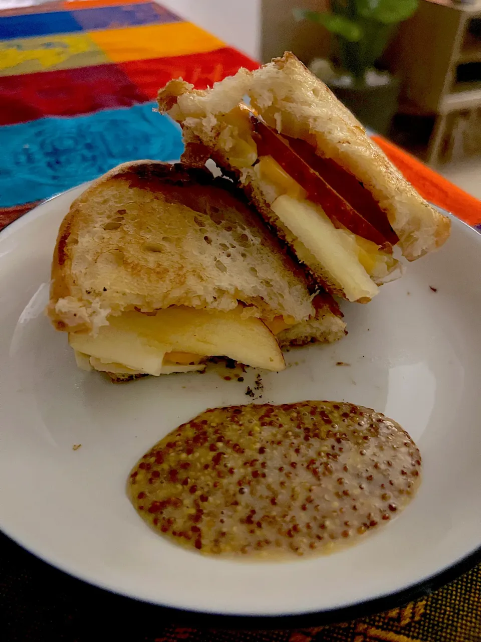 Apple and Brie grilled cheese sandwich|monstarさん