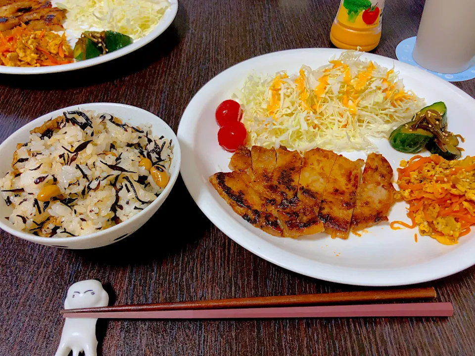 Snapdishの料理写真:豚ロース味噌漬け・ひじきご飯|やぎちゃんさん