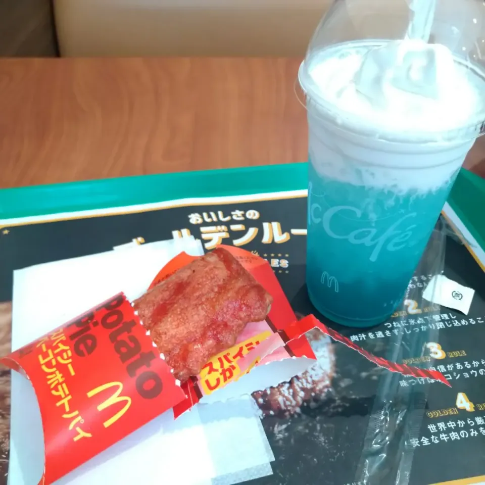 Snapdishの料理写真:マクドナルドのベーコンポテトパイ|うたかた。さん