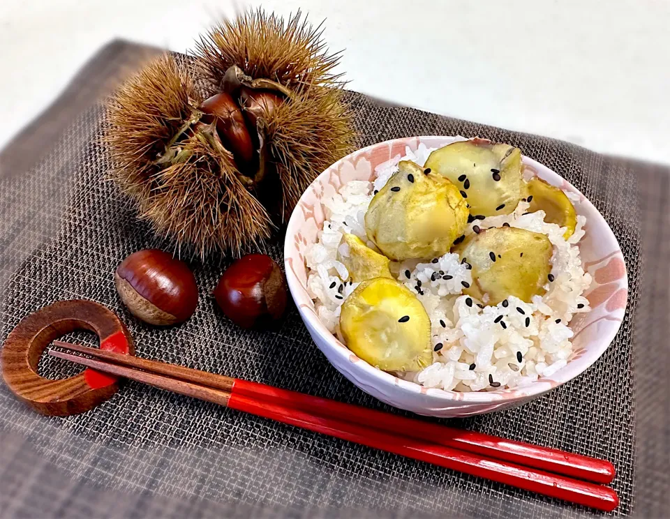 Snapdishの料理写真:お庭の🌰で初物✨栗ご飯|ひろりんさん