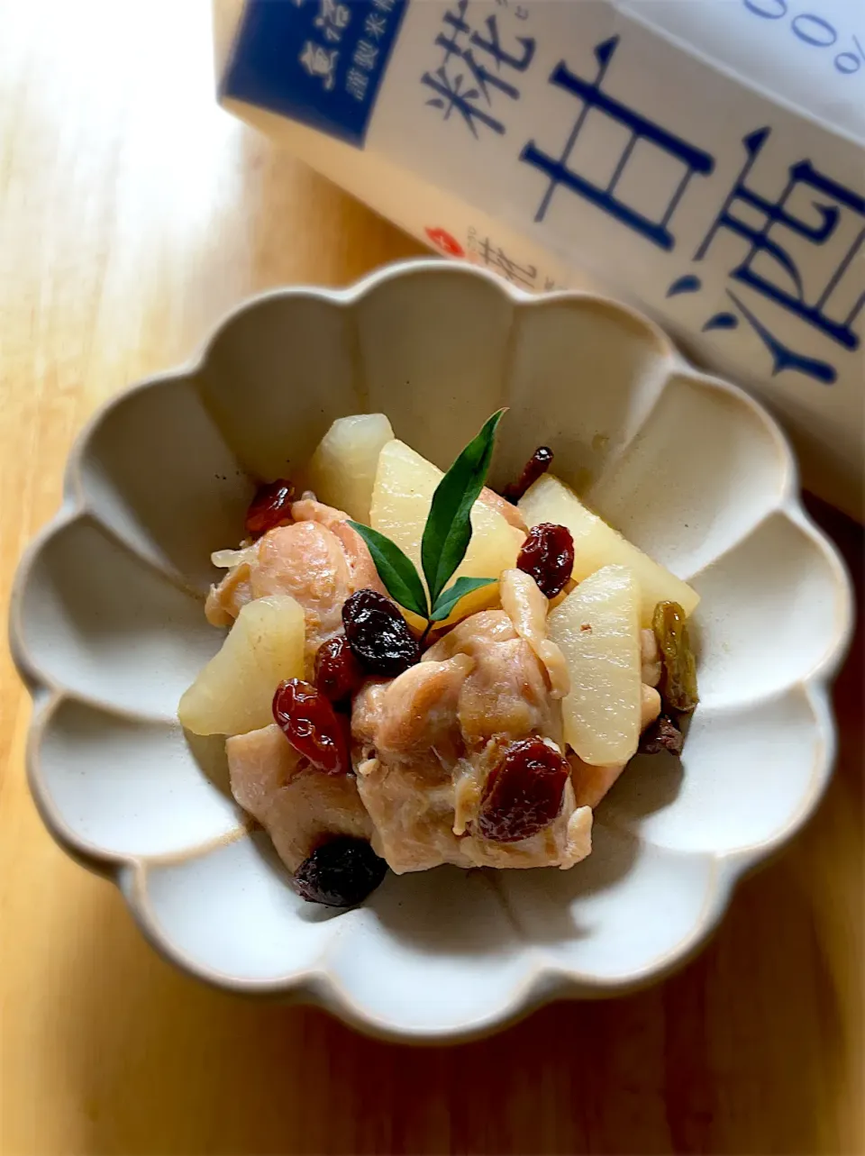 鶏肉と大根とミックスレーズンの糀甘酒麺つゆ煮|9421beruさん