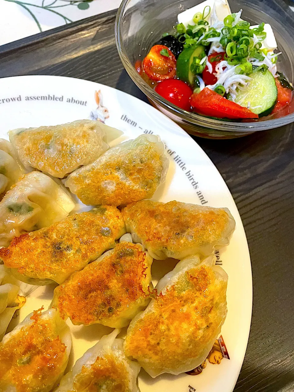 Snapdishの料理写真:今日の餃子は豚ミンチとダイスのお肉1:1でヘルシー餃子です✨🤗💕|てるみさん