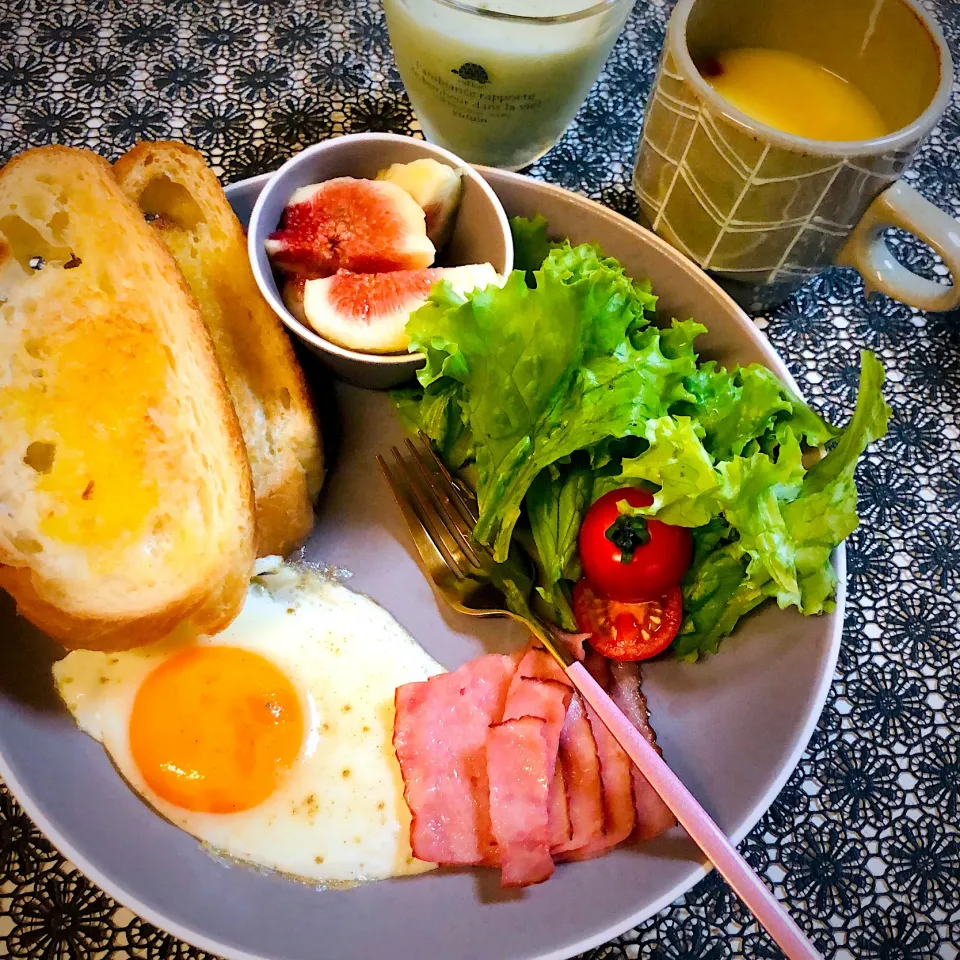 Snapdishの料理写真:今朝のパン☀️|ユミさん