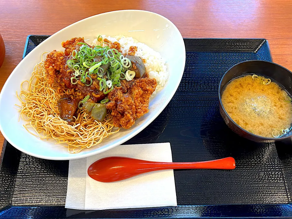 からやまの赤カリ麻婆飯定食|明月さん