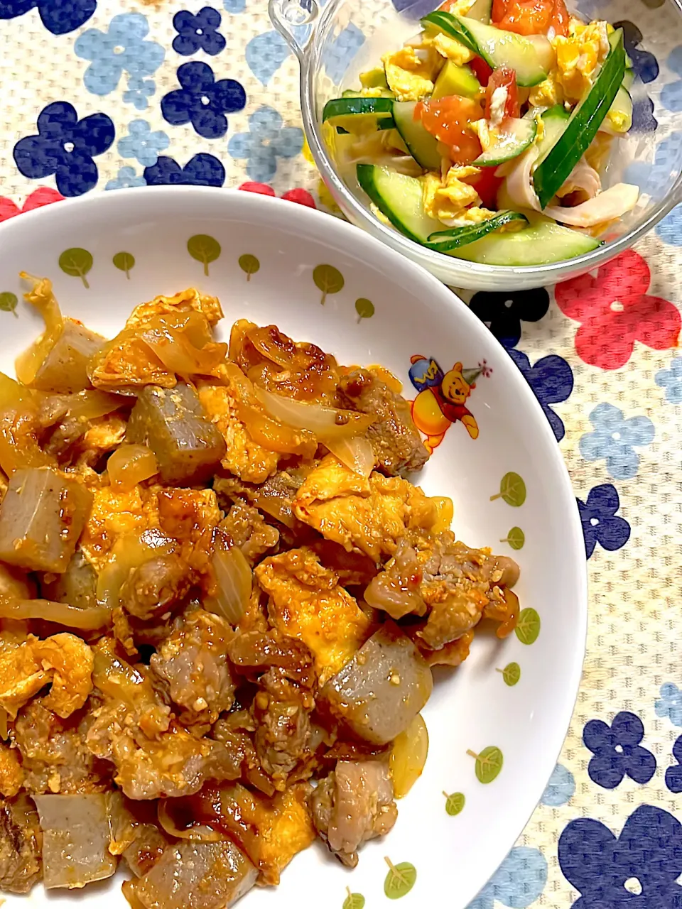 牛スジ肉の煮込み玉ねぎ麹入り　ミモザサラダ🥗|4jinoanataさん