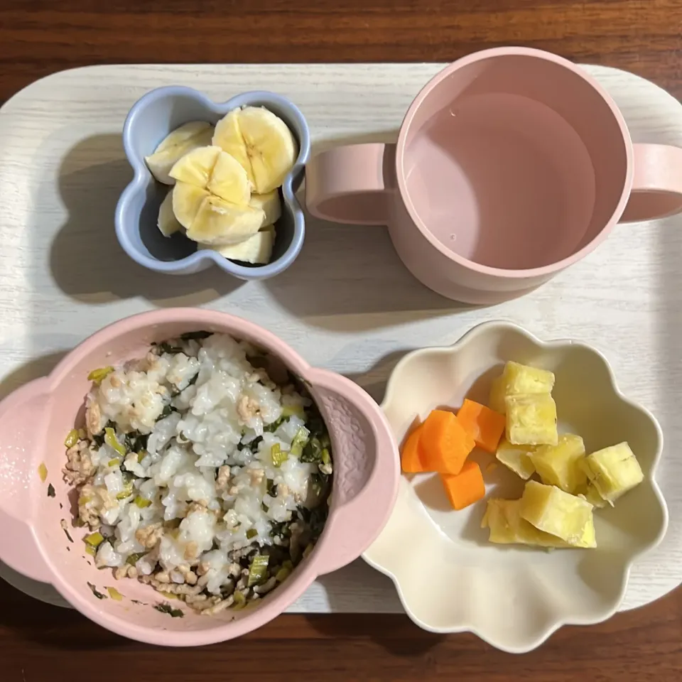 Snapdishの料理写真:豚ミンチと小松菜のまぜごはん、さつまいも、にんじん、バナナ、湯冷し|km2571さん