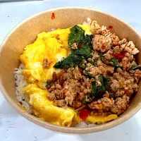 Snapdishの料理写真:Stir-fried Pork and Omelet with Chilli and Holy Basil |Quantumさん