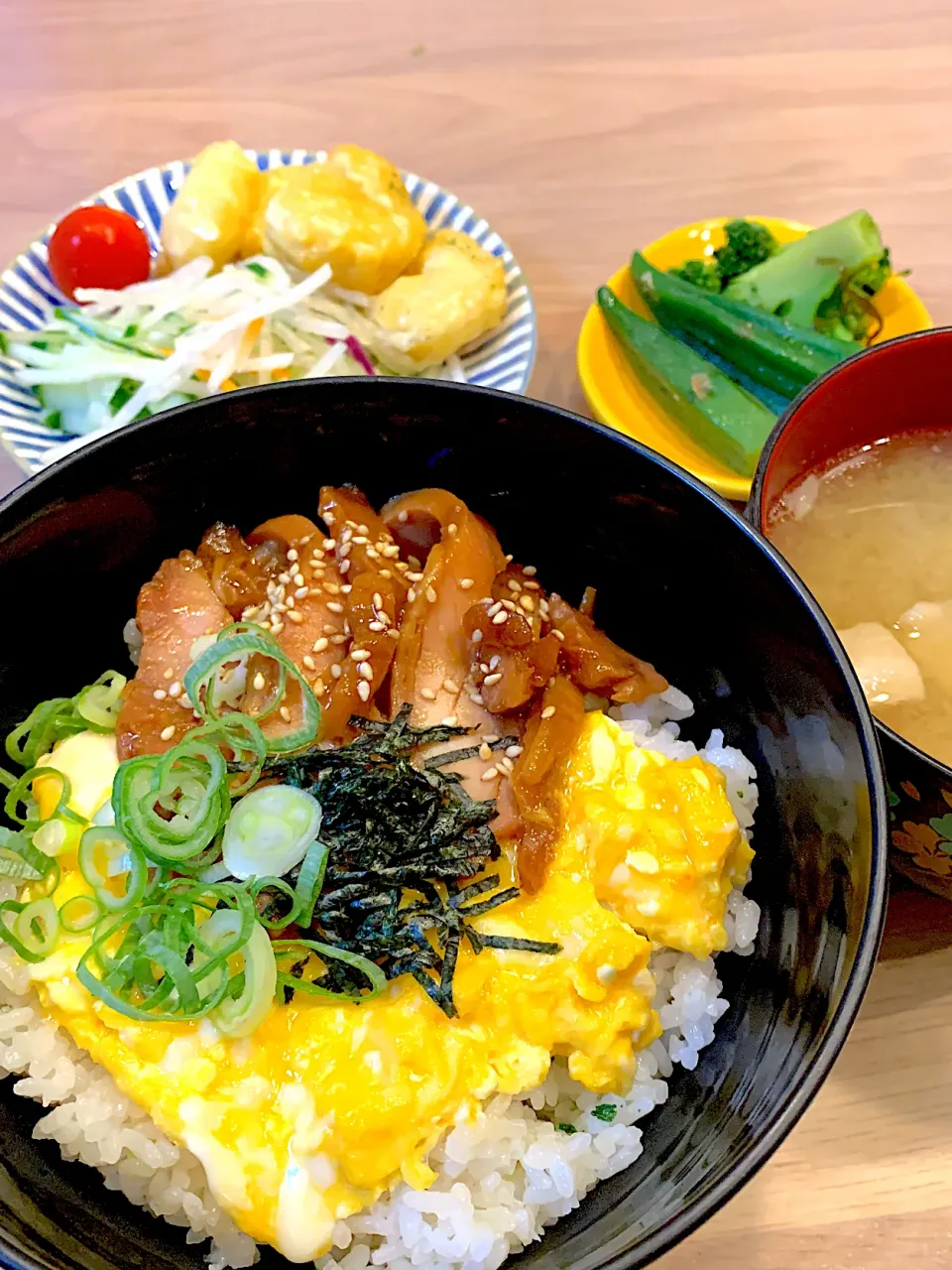 Snapdishの料理写真:青菜ご飯の鶏たまご乗っけ丼の夕飯|yukopunさん