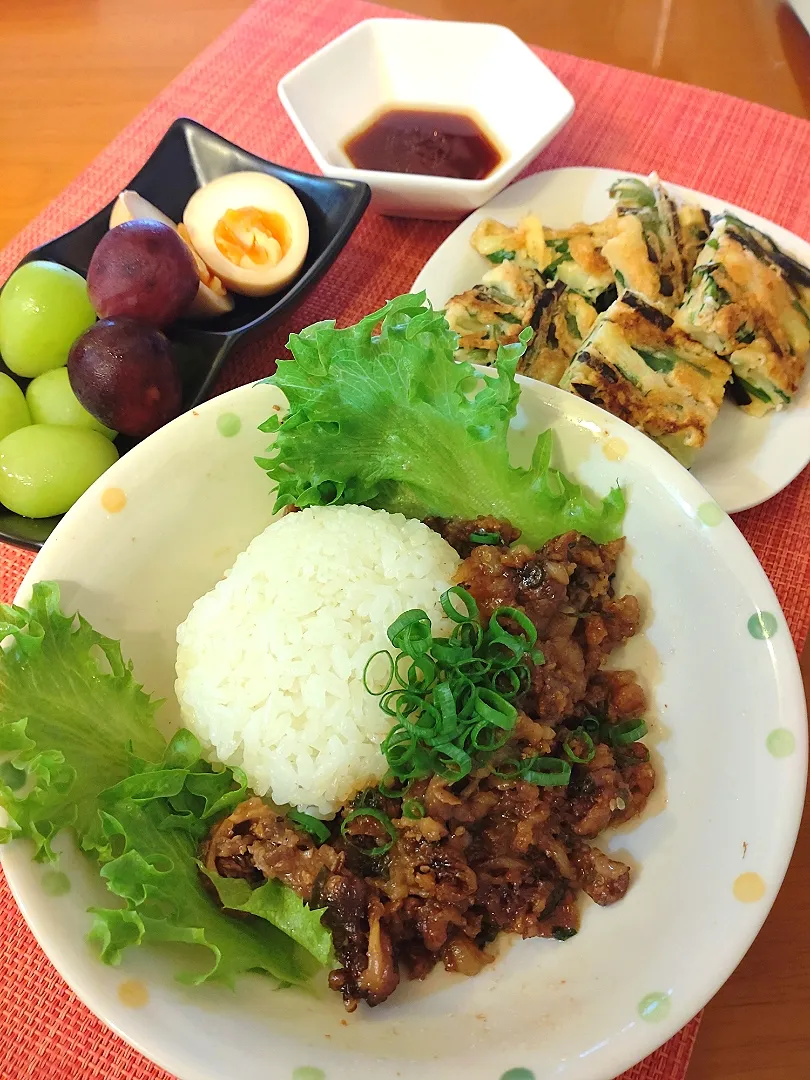 Snapdishの料理写真:☆プルコギ丼
☆チヂミ
☆味付け卵＆シャインマスカット＆ニュウピオーネ|chikakoさん