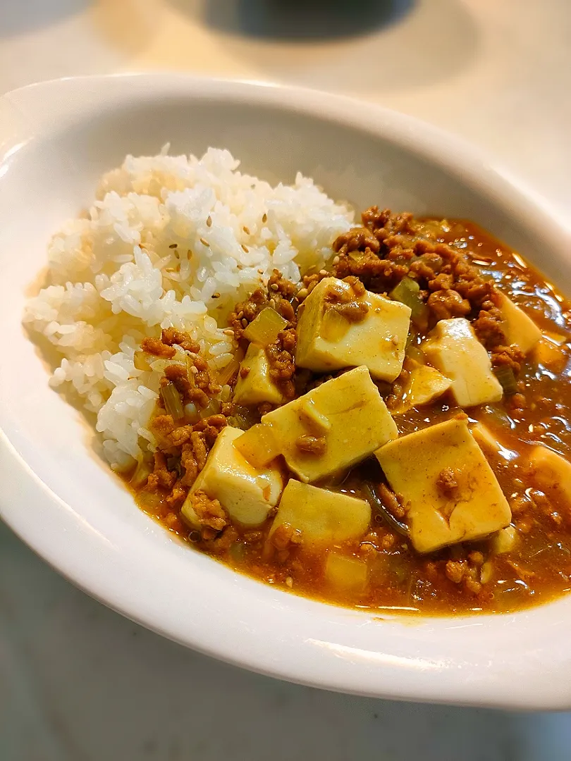 Snapdishの料理写真:甘口麻婆カレー！|なと_1641さん