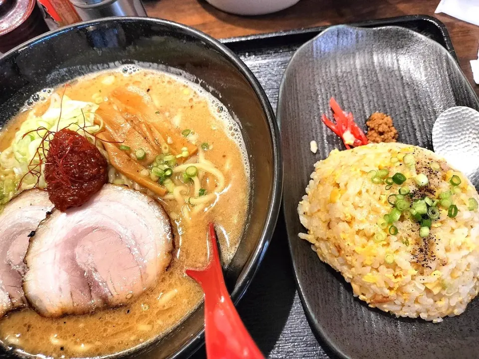 Snapdishの料理写真:紅味噌󠄀ラーメン
ランチBセット
バターチャーハン|ゆずあんずさん